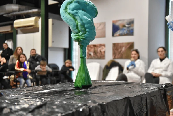 Elephant Toothpaste Experiment